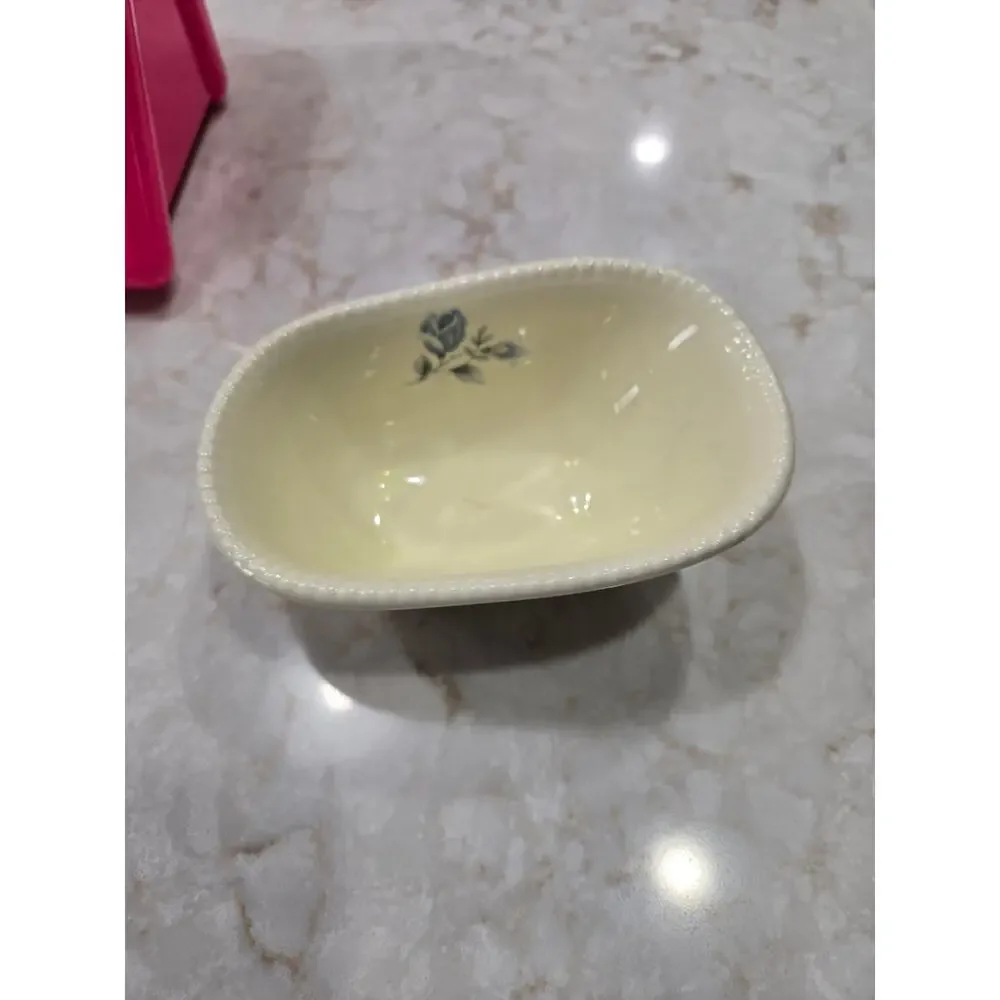 Athena Cream Ceramic Soap Dish with Blue Rose Pattern
